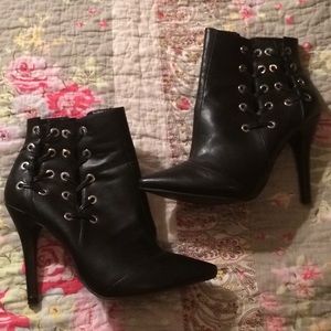 XX SOLDXX Black heeled booties with lace up side!
